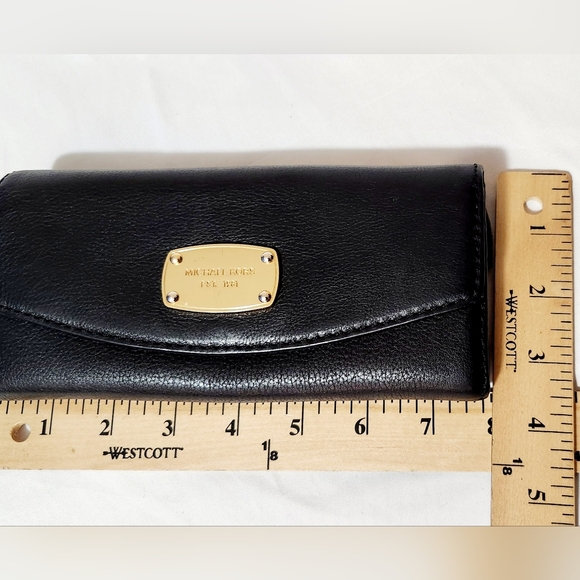 Michael Kors MK Wallet - Picture 6 of 7